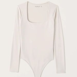 Abercrombie Long-Sleeve Double-Layered Seamless Fabric
Squareneck Bodysuit
